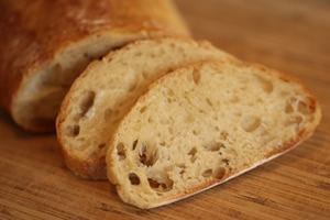 Crostini met komkommer en paling